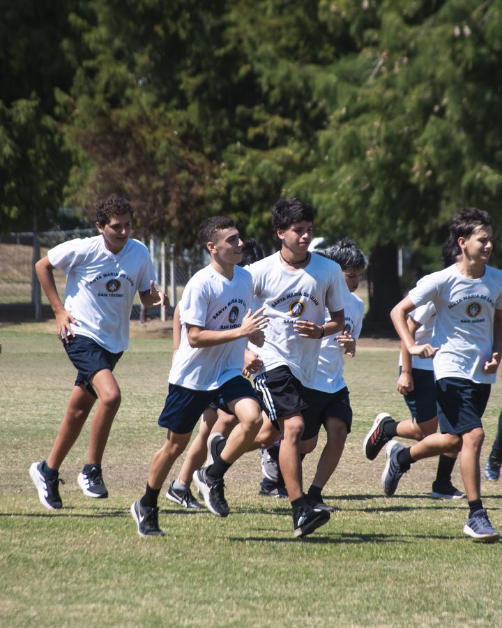 Alumnos de secundaria en educación física
